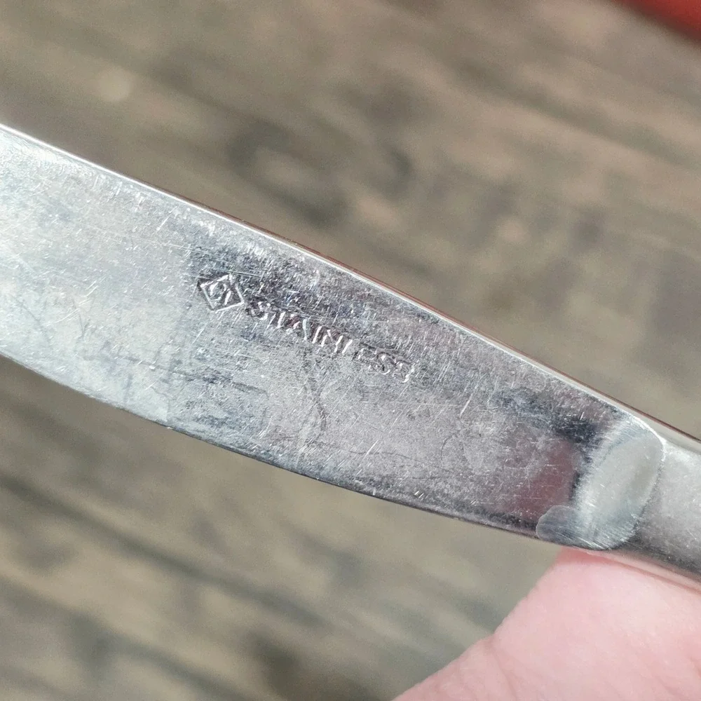 Set of 2 Stainless Steel Butter Knives Starburst Pattern Taiwan‎